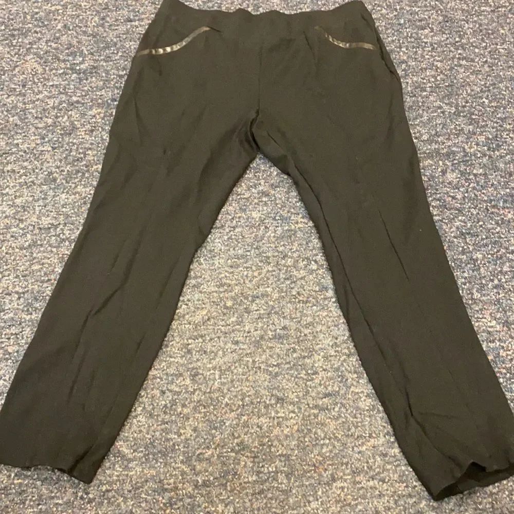Rafaella Black Capris sz. 12